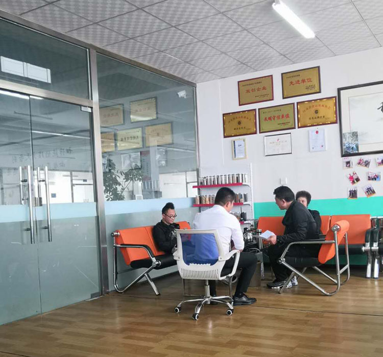 浙江溫州方總駕車來許昌智工考察并現(xiàn)場訂購電磁炒板粟機(jī) 浙江溫州方總駕車來許昌智工考察并現(xiàn)場訂購電磁炒板粟機(jī)