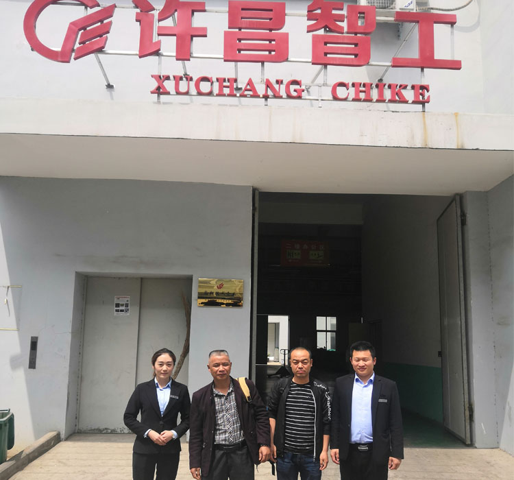 湖南邵陽客戶吳老板來許昌智工實(shí)地考察并現(xiàn)場訂購流水線電磁炒貨設(shè)備 湖南邵陽客戶吳老板來許昌智工實(shí)地考察并現(xiàn)場訂購流水線電磁炒貨設(shè)備