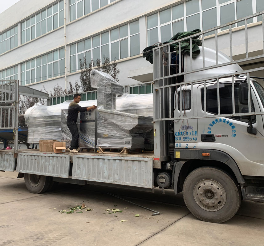 許昌智工6米電磁流水線炒貨設(shè)備專(zhuān)車(chē)發(fā)往山西太原 許昌智工6米電磁流水線炒貨設(shè)備專(zhuān)車(chē)發(fā)往山西太原