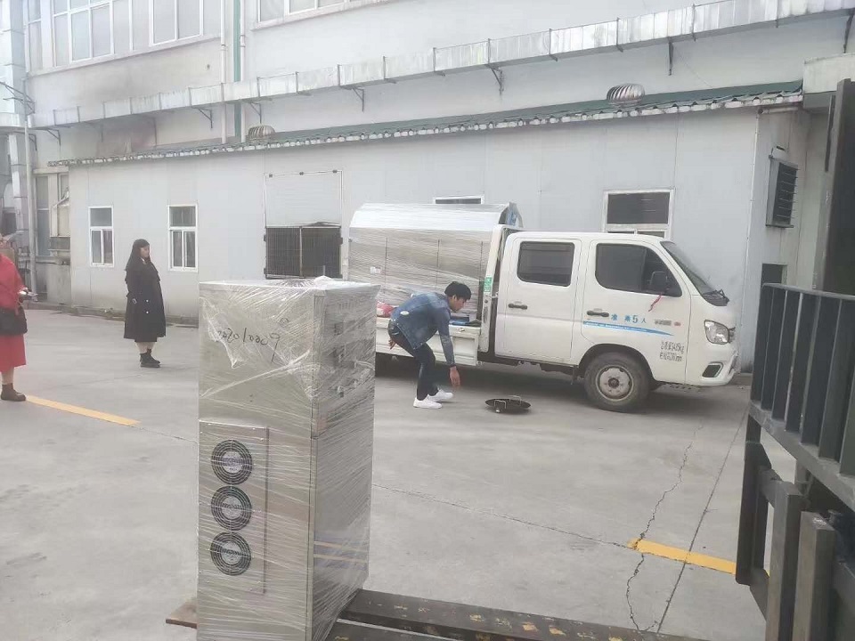商丘客戶來場考察現(xiàn)場簽訂購機合同 直接裝車拉走 商丘客戶來場考察現(xiàn)場簽訂購機合同 直接裝車拉走